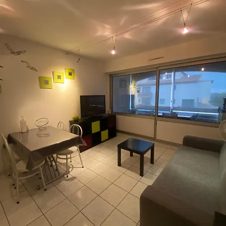 La Desirade Centre Port Avec Parking Lägenhet