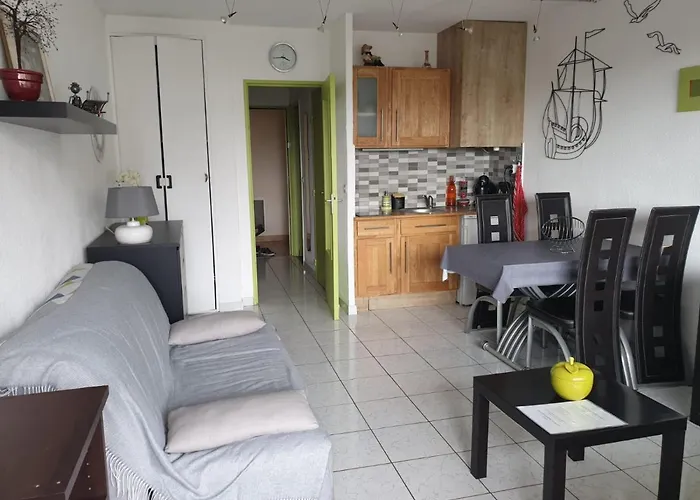 아파트 La Desirade Centre Port Avec Parking