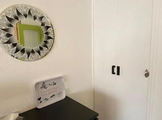 La Desirade Centre Port Avec Parking 아파트